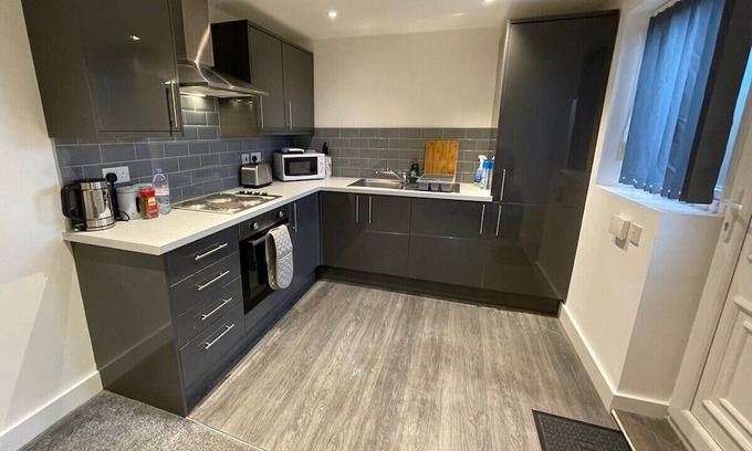 Doncaster Apartment | Modern Serviced Apartment - Near Hospital