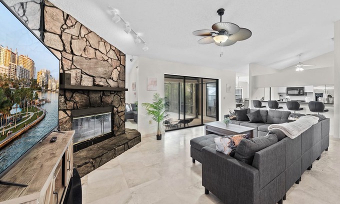 Fruitville House | Peaceful Waterview with Enclosed Pool and Serenity Water View