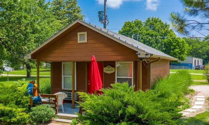 Cleora Cabin | The Kahoot Cabin - Accommodates 4 Guests