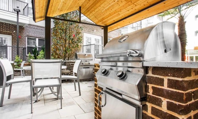 Cherry Apartment | Luxurious 1 King Bed Suite—In Uptown Charlotte!