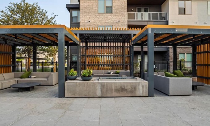Fort Worth Apartment | Luxury Oasis Retreat 1BR King| Pool | Gym | Washer