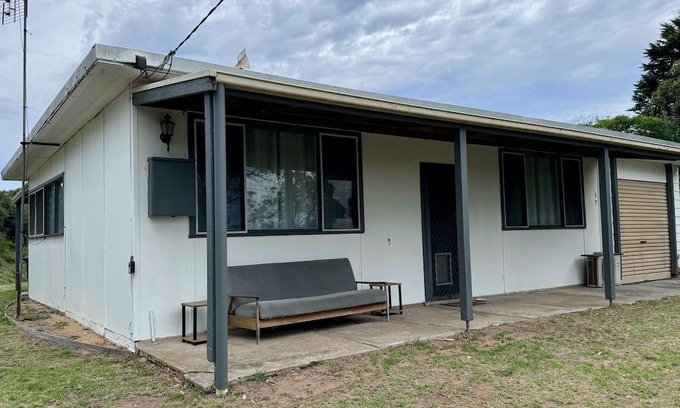 Venus Bay Cottage | The Shack - cute cottage by the coast