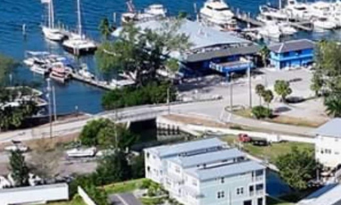 Cortez House | Brand new 3/2.5 beach house walking distance to Anna Maria Island beaches.