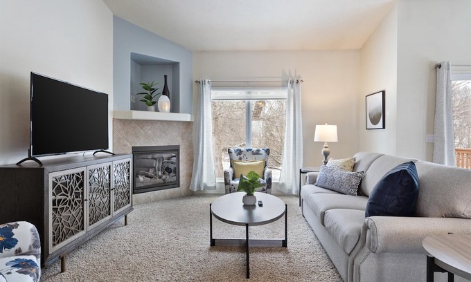 Bellevue House | Serene 2 Bdrm Home close to Offutt and Omaha