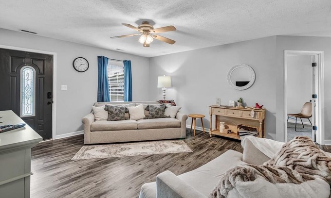 Owensboro House | Updated home close to hiking trails, ballpark's and downtown. Pet friendly!