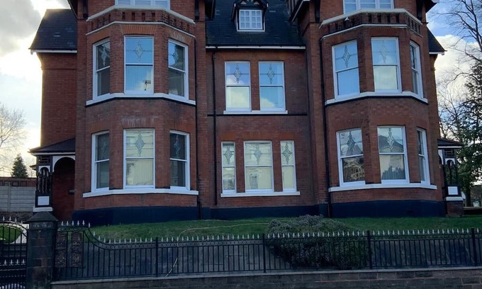 Wolverhampton Apartment | Beautiful 1-Bed Apartment in Wolverhampton