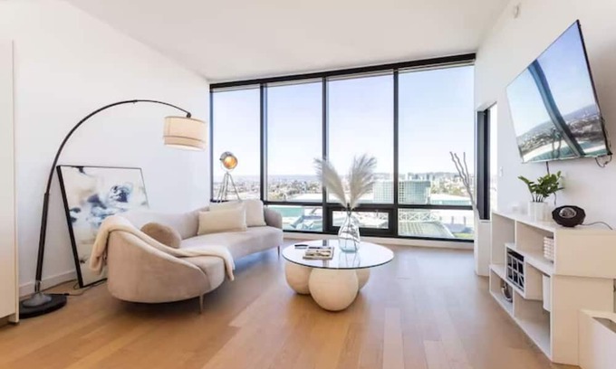 Woodbury Apartment | 2-Bed Elegance: Downtown LA’s Skyline Suite