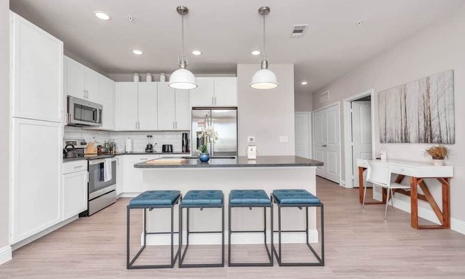Clear Lake Shores Apartment | The Coastal Breeze near Kemah Boardwalk and NASA