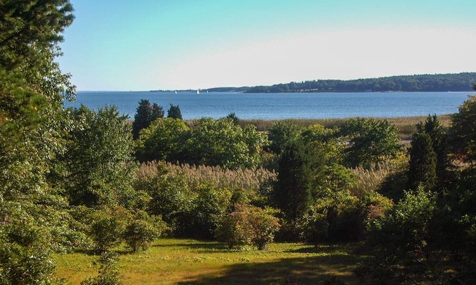 Wareham House | Secluded Bayview Retreat: Your Private Haven in Conservation Forest