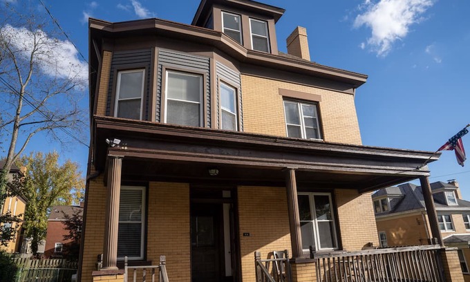 Ross Township Apartment | 12 minutes to downtown Pittsburgh! Cozy 2-bedroom in a quiet neighborhood