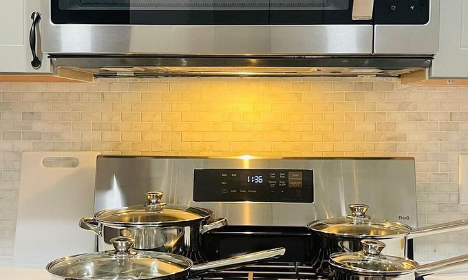 Corn Hill Apartment | This apartment is a 2 bedroom(s), 1 bathrooms, located in Rochester, NY.