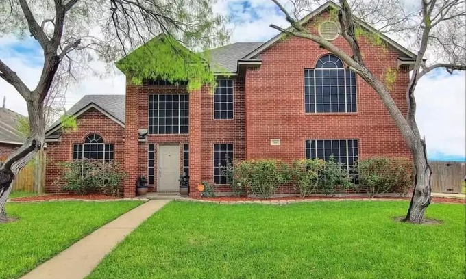 South Side House | Corpus Haven - Lux Home Retreat