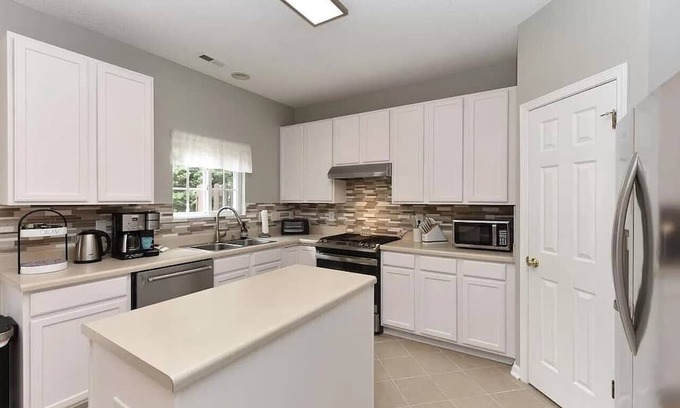 Apex House | Spacious 3BR Duplex in Apex