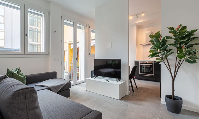 Villa San Giovanni Apartment | [1 min walk from Metro M1] The Modern Suites
