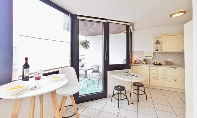 Leverkusen Apartment | Wohnung mit 2 Schlafzimmern-für 3 Personen , 4te Etage mit Aufzug- 2 Balkone