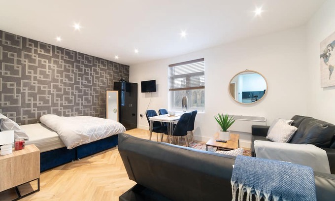 Hope Street Apartment | City Center stylish Studio, sleeps 4 people