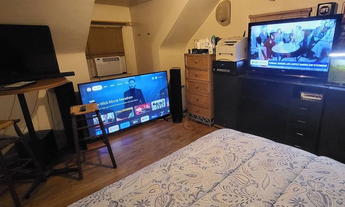 Glen Burnie Bed & Breakfast | Upper Loft Room B&B