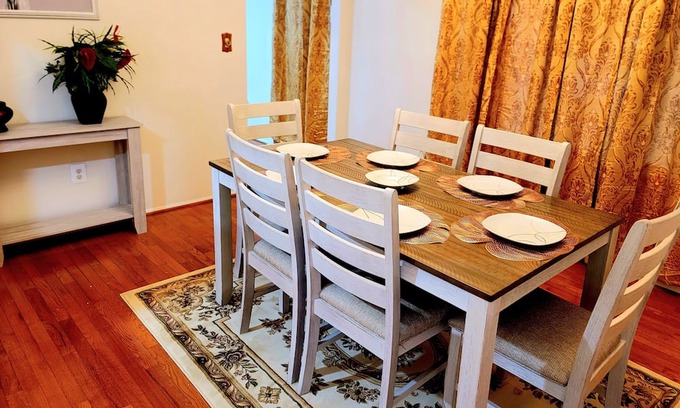 Glenarden House | Cozy & Beautiful 4brm SF Home, Fenced, Close to DC