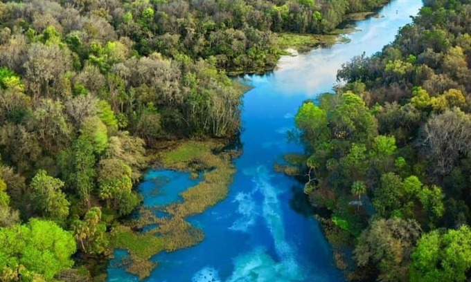 Ocala House | Rainbow river awaits in this beautifully furnished 3 bedroom home.. go kayaking