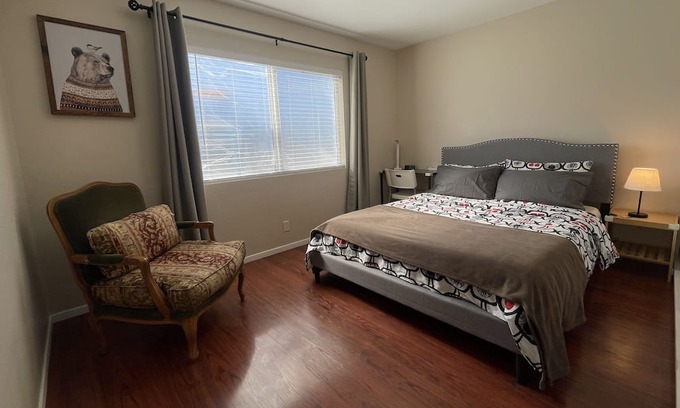 Bonita House | Near Claremont La Verne College near highways 10 57 210 memory foam Queen's bed
