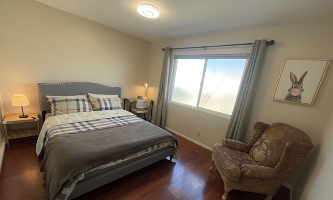 Bonita House | Near Claremont La Verne College near highways 10 57 210 memory foam Queen's bed