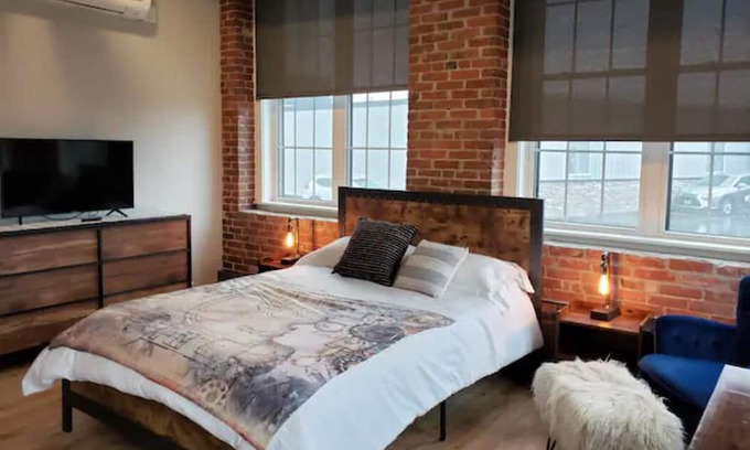 Manchester Apartment | [Pet Friendly] Industrial Manchester