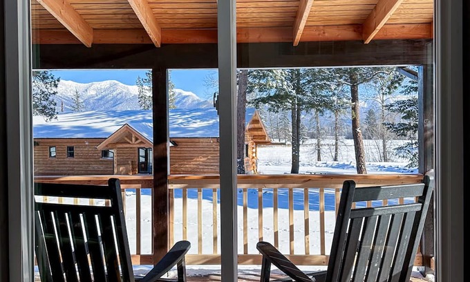 Creston Cabin | Nordic Cottage Style Cabin. 30 Mins from Glacier Park. Mtn Views and Pond Onsite