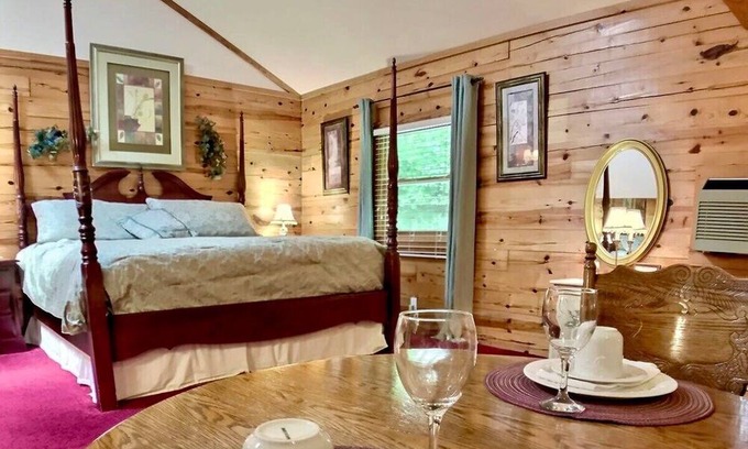 Eureka Springs Cabin | Wisteria Lane 2 Secluded, Front Porch, Spa Tub