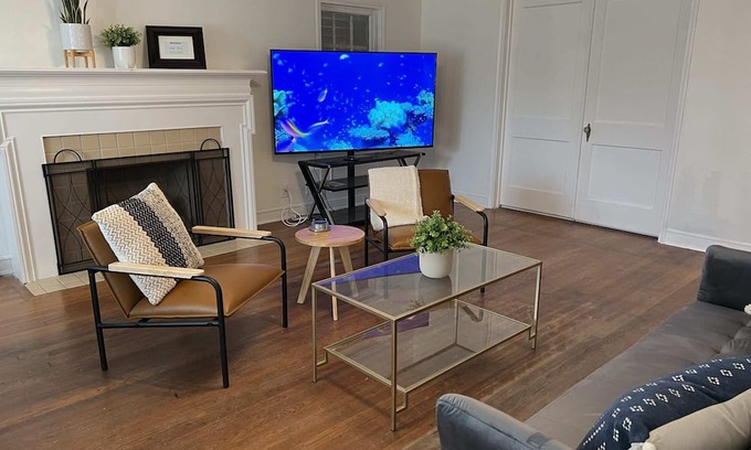 Del Mar House | City+Beach 3BR House w/ Laundry & Office