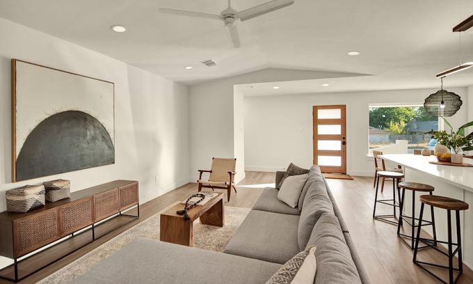 North Austin Civic Association House | Gorgeous and Peaceful Brand New Remodeled Home near Domain and Q2 Soccer Stadium