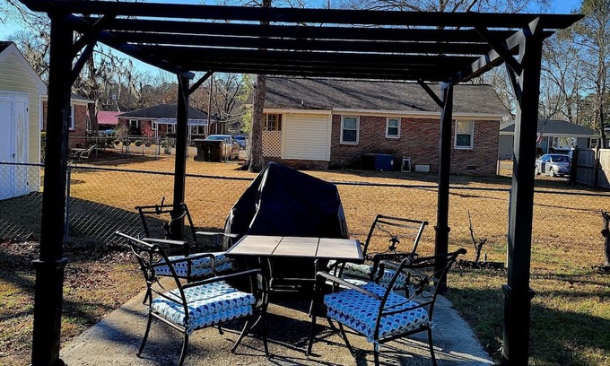 Goose Creek House | Pet Friendly 2 bedroom home