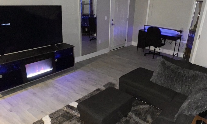 East Forest Apartment | Cozy LED Getaway 10 mins from Downtown Charlotte. 2 King Sized Beds 2 Full Bath.