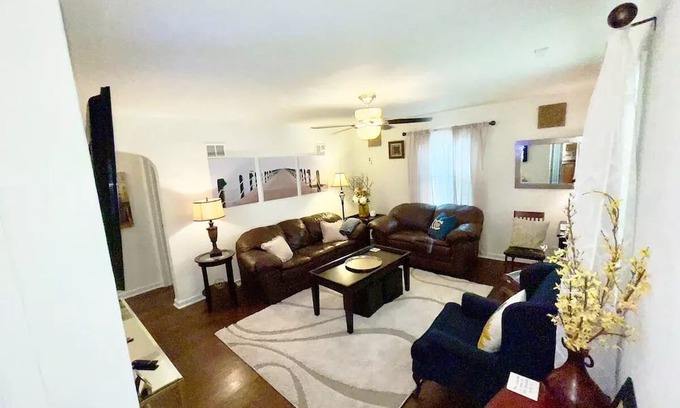 Rosedale House | Awesome Walkable Westwood area Quite Comfy Home!