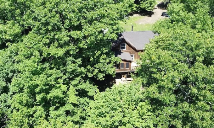 Gooderham Cottage | Spacious Cottage on the shores of Contau Lake