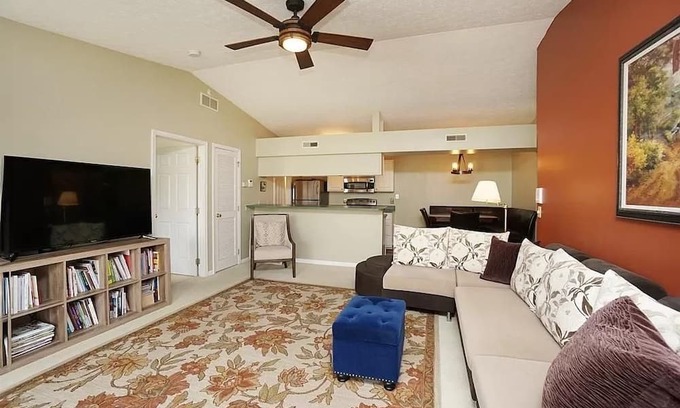 Roselawn Finance Condo | Beautifully furnished 2BR in a quiet cove in the heart of Cincinnati.