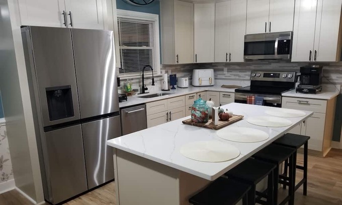 Varina House | Private Secluded Home near Airport and Downtown