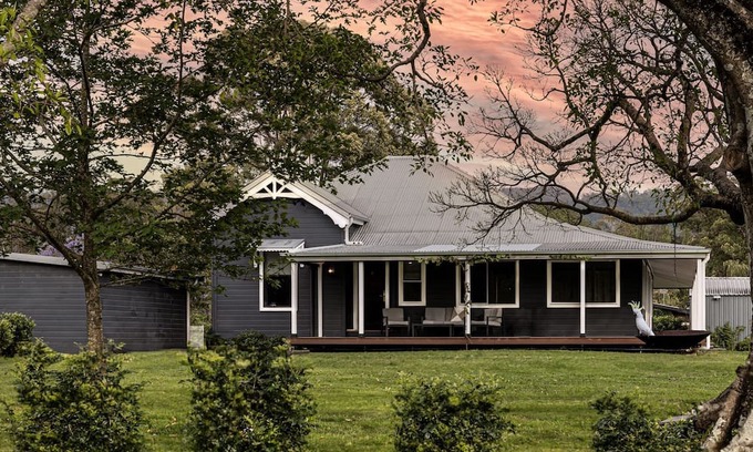 Jaspers Brush Cottage | Jasper Valley House – Luxury Rural Heritage Accommodation near Berry
