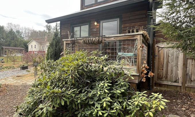 Mars Hill House | Tiny Home in Mars Hill with outdoor sauna , 15 min from downtown Asheville