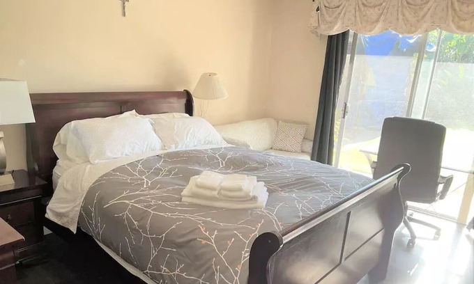 Azusa Apartment | Secluded garden at Azusa hills