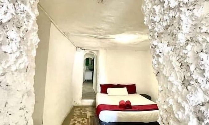 Paterna Apartment | Modern cave house in Valencia