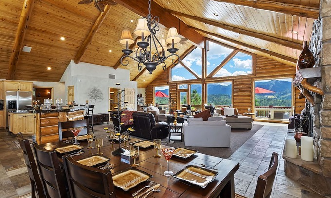 Castle Glen Estates House | Panoramic views, Lake and Mountains. Hot tub, Playground, Firepit, Game room.