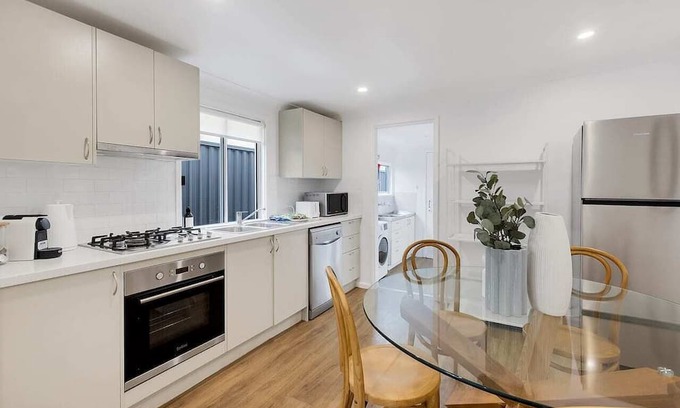 Alexandria House | 3 Bed Terrace - Prime Location, modern comforts