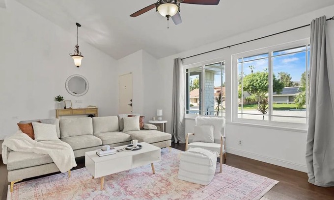 Simi Valley House | Exquisite Cozy Simi Valley Getaway