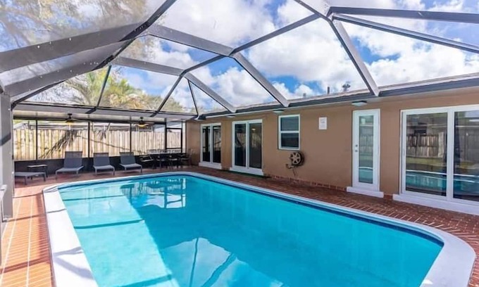 Driftwood Apartment | 4 Bedroom 729080 by Houzlet