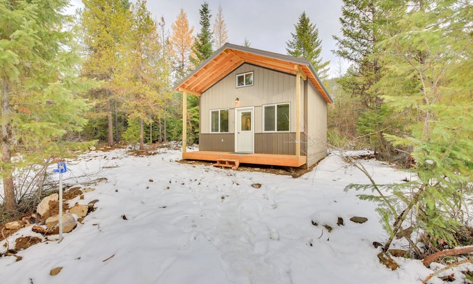 Libby Cabin | Horse-Friendly Libby Cabin Near Hiking + Skiing!