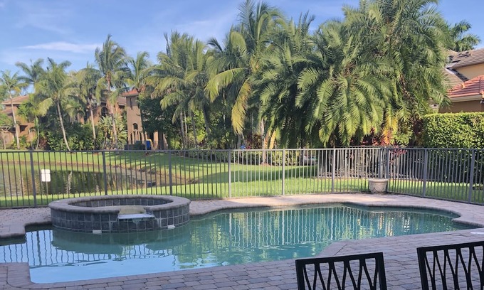 Versailles House | Wonderful estate in Palm Beach! Flexible terms for stay