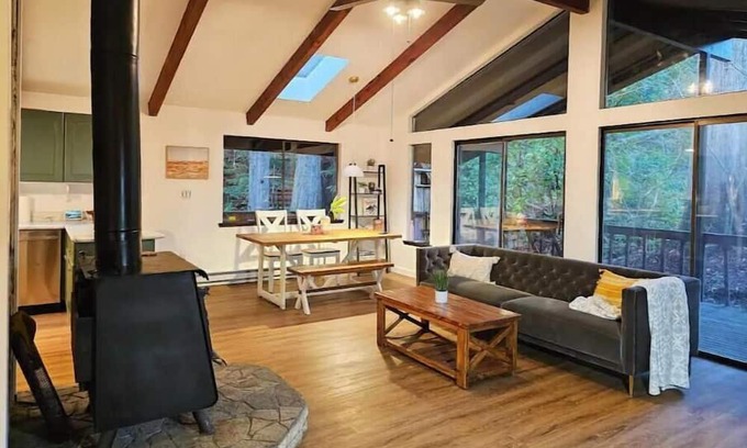 Hoodsport Cabin | Secluded 2BR Forest Lake Retreat