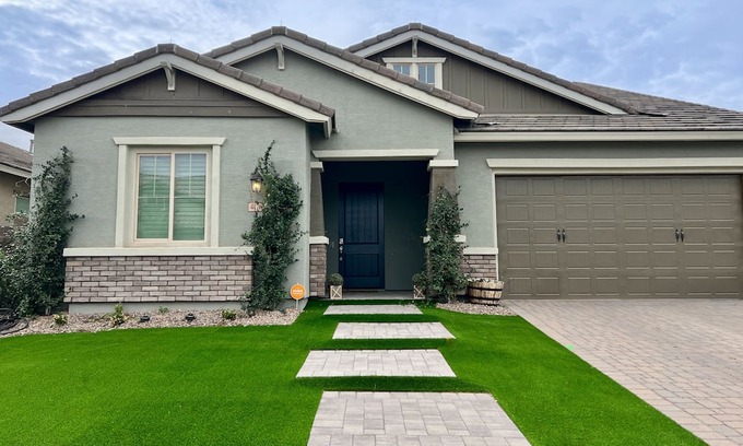 Maricopa House | Quiet Glennwildes home with enclosed yard, pool, grill, bikes, & open layout