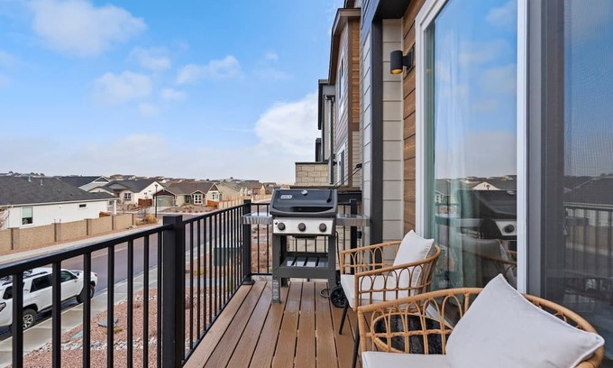 Cimarron Hills House | Hunter Jumper Hideaway! Sleeps 8 close to COS Airport! Family Friendly