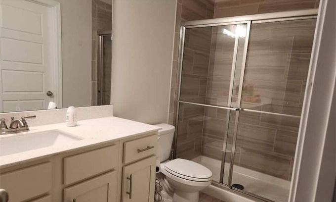 Auburn House | Deluxe King suite